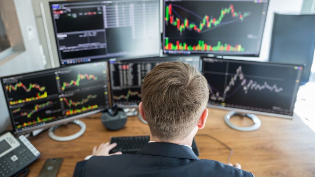 Como escolher a melhor corretora para investir?