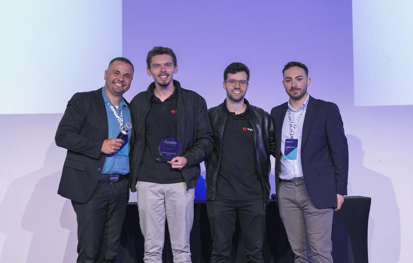 Toro Investimentos recebendo o prêmio na Rankia Markets Experience